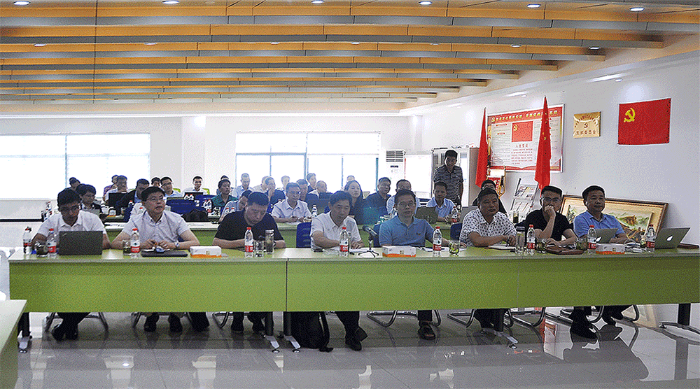 1691398252972421.gif 02.gif